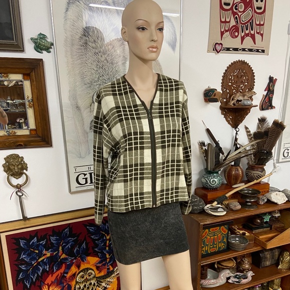 🐦⬛4/$20🐦⬛ Grandma's Sweater Plaid Fleece - Picture 2 of 10
